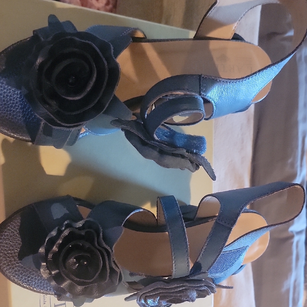 L'ARTISTE Blue Sandals for Effortless Elegance
